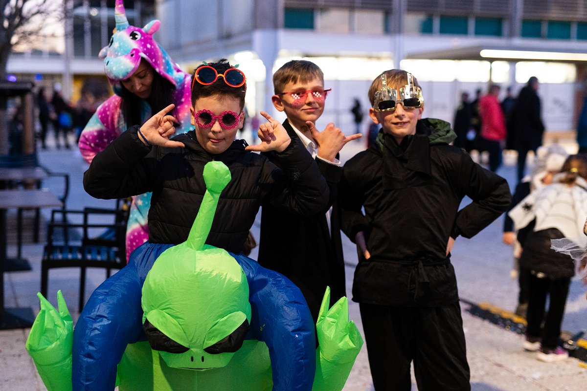 DSC_9830.jpg DSC_9830.jpg